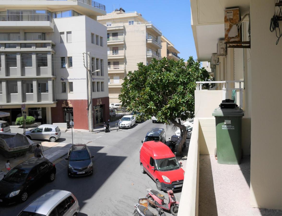 Porto Plaza City Center Apartment Ac/Wifi イラクリオン エクステリア 写真